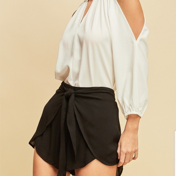 Gorgeous bold black wrap shorts - Picture 3 of 7